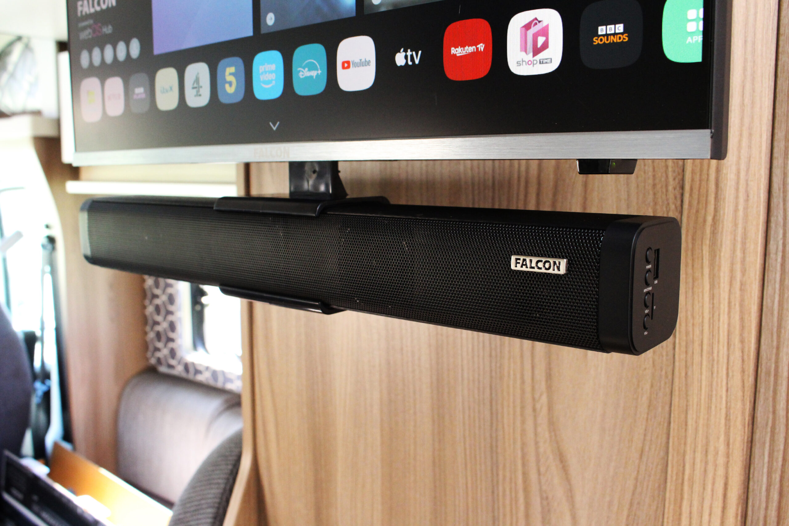 SB05 Soundbar Under TV 2