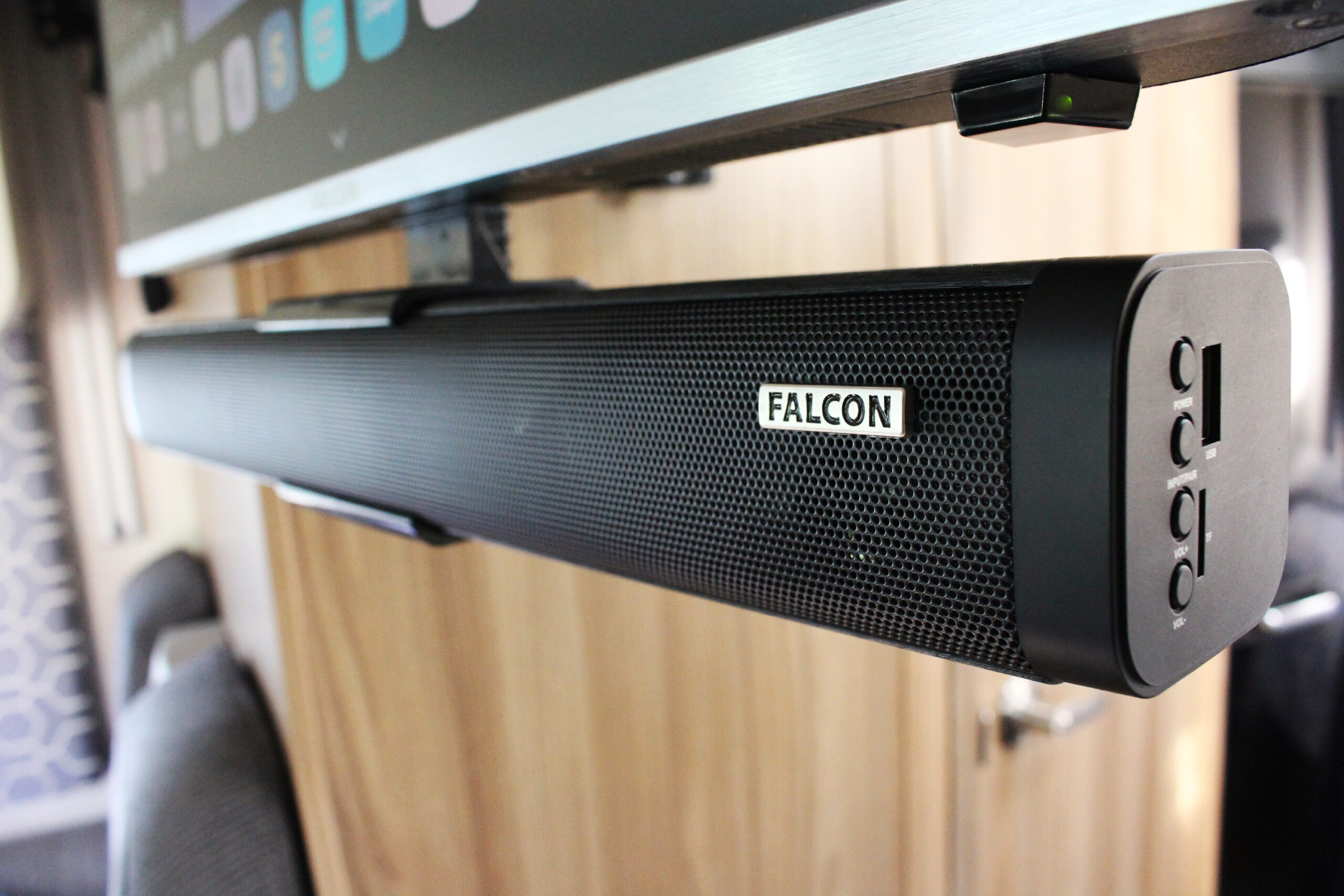 SB05 Soundbar Under TV 4